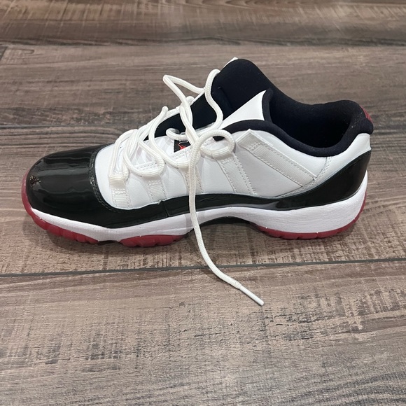 Jordan 11 Retro Low Concord Slightly Worn Small stain Women’s 8 Retails $598 - Picture 8 of 9